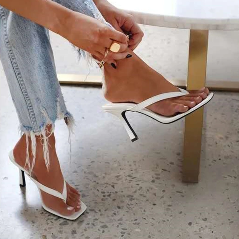 Women Shoes Black - صندل أنيق حريمي بكعب عالي شباشب