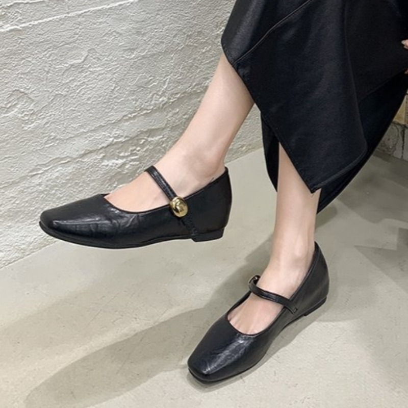 Women Shoes Black - أحذية نسائية مسطحة من الجلد فائق
