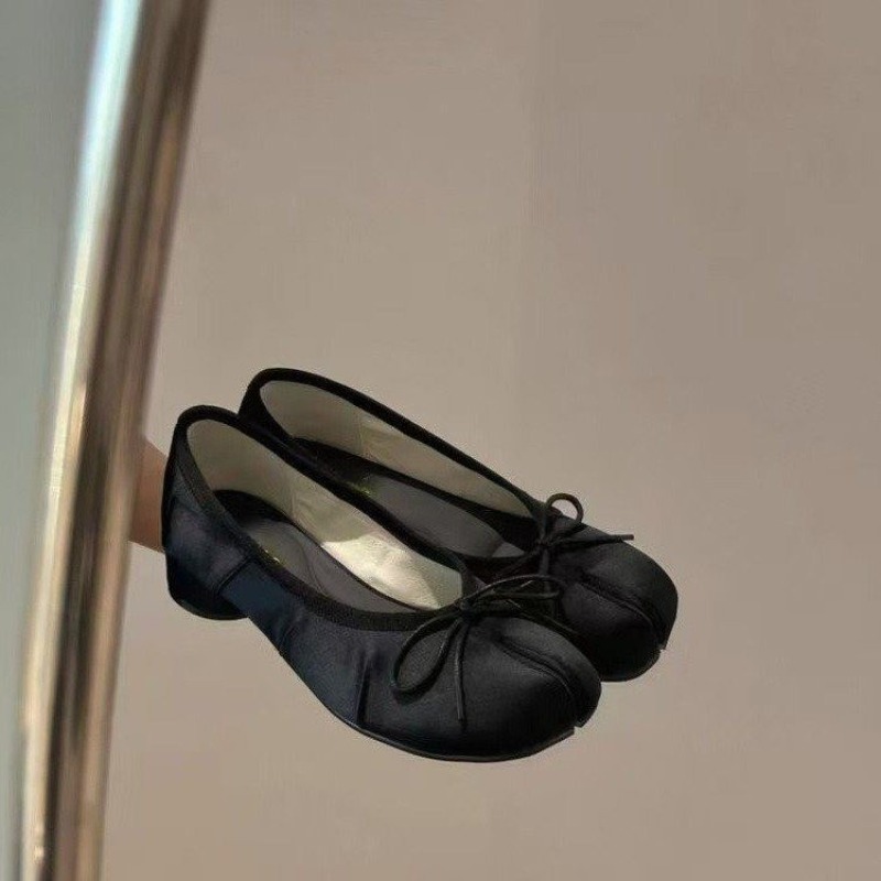 Shoes Women Pumps - حذاء نسائي سهل الارتداء بنعل ناعم