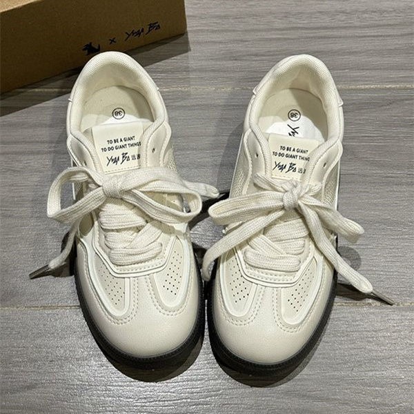 أحذية بيضاء عصرية قابلة للتنفس - مراجعة Mesh Sneaker Women وسعره